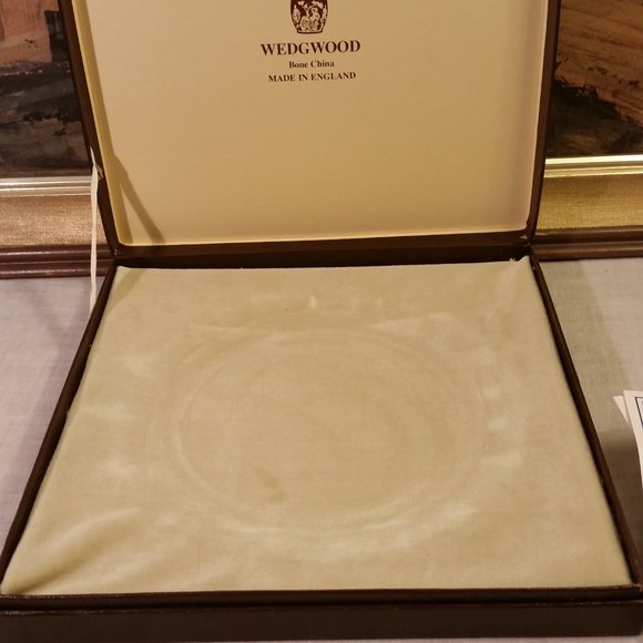 Wedgwood Bone China Plate "Innocence" Wedgwood - Picture 6 of 10